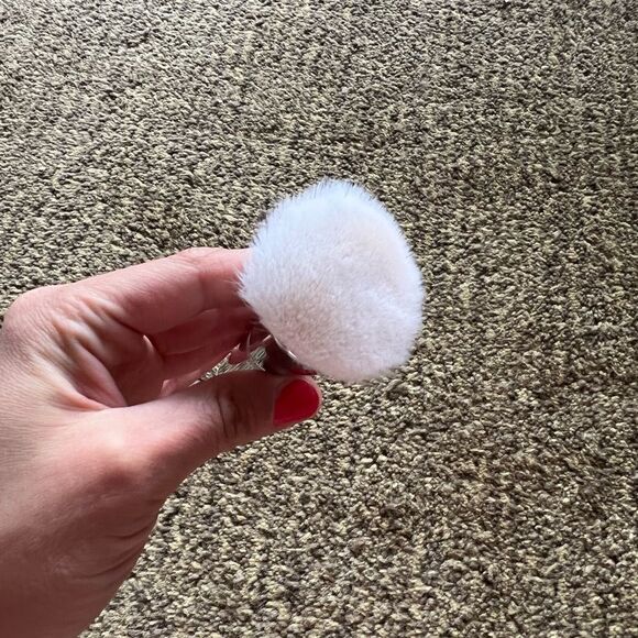 It cosmetics Skin Smoothing Complexion Brush - Picture 8 of 8